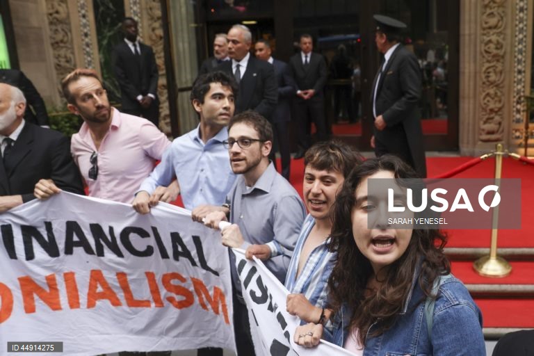 EUA: Manifestação em Nova Iorque contra os bilionários