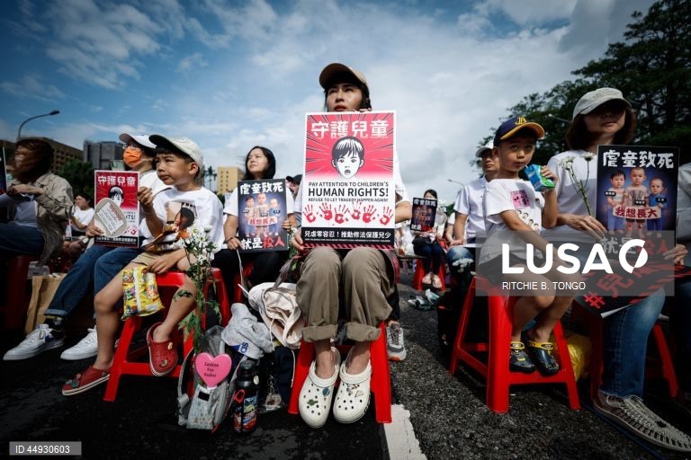 Taiwan: Protesto em Taipé contra os abusos infantis 