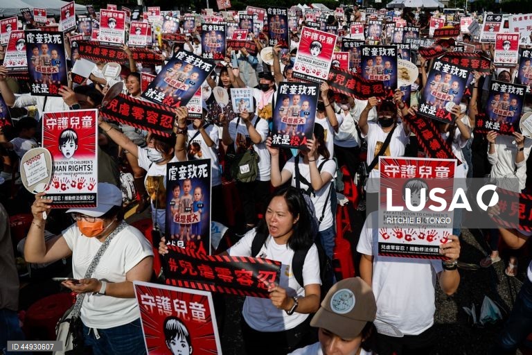 Taiwan: Protesto em Taipé contra os abusos infantis 