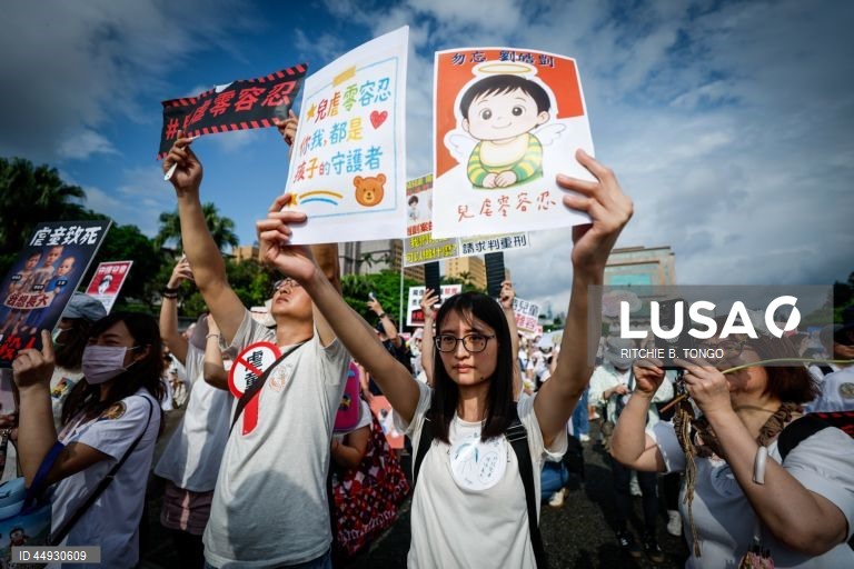 Taiwan: Protesto em Taipé contra os abusos infantis 