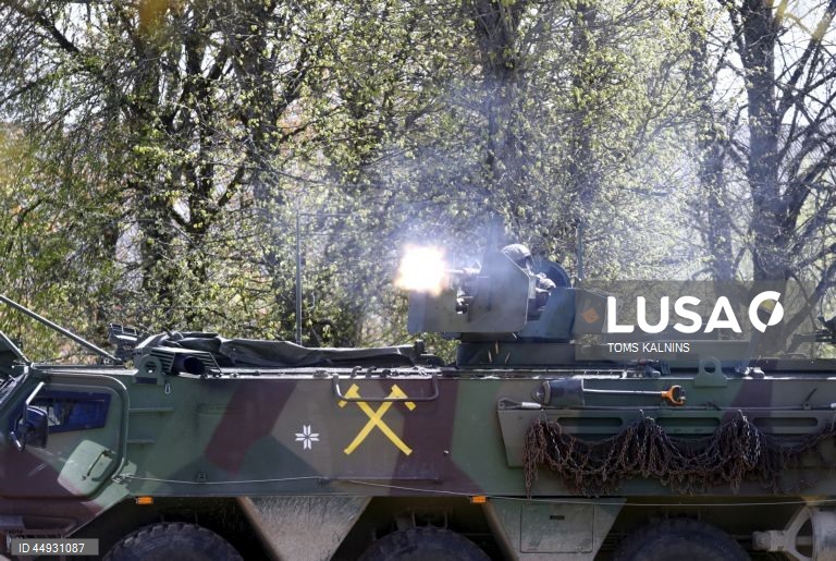 Letónia: Exercícios militares em Sigulda