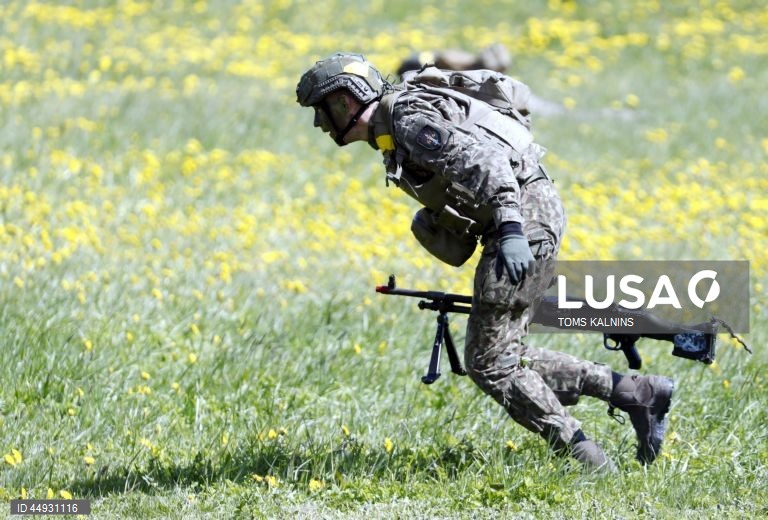 Letónia: Exercícios militares em Sigulda