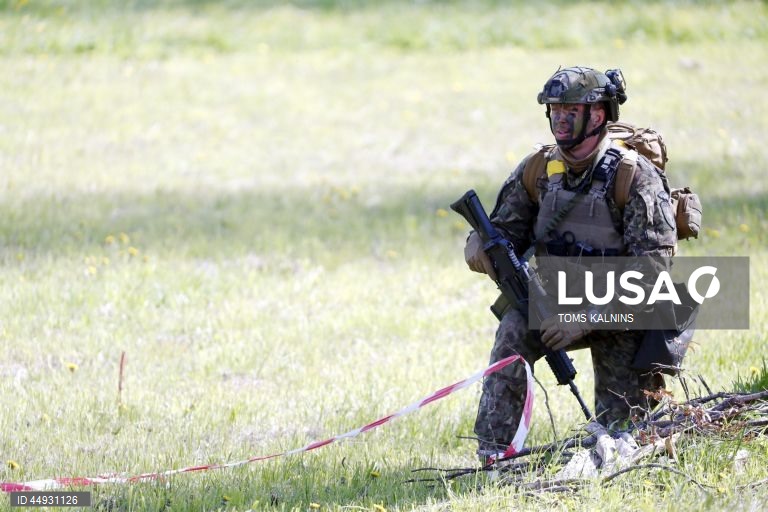 Letónia: Exercícios militares em Sigulda