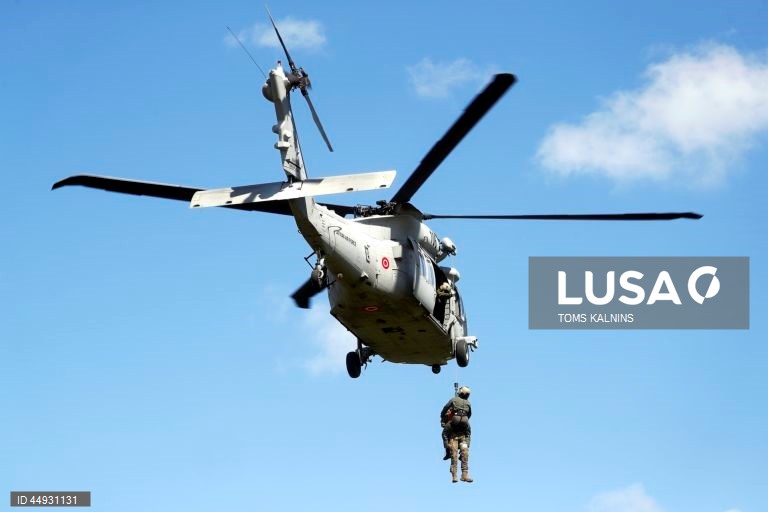 Letónia: Exercícios militares em Sigulda