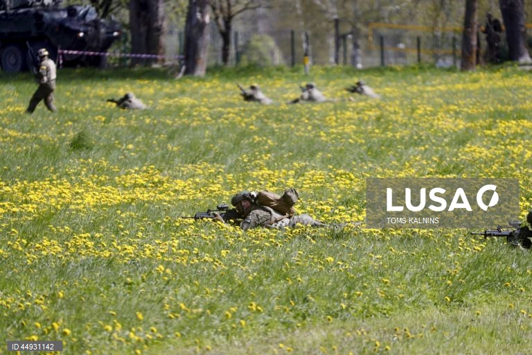Letónia: Exercícios militares em Sigulda