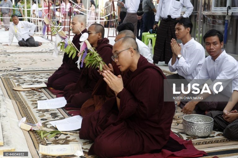 Celebrações do Dia de Vesak (nascimento, iluminação e morte do Buda) no sudeste asiático