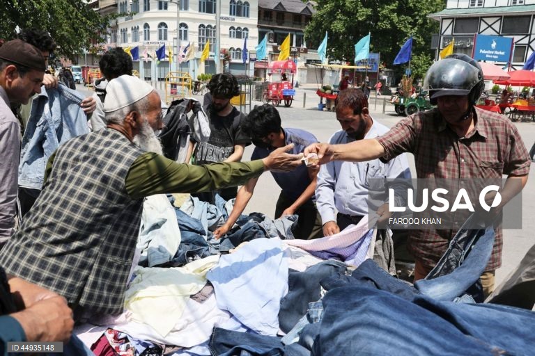 Índia: Mercado de rua em Srinagar