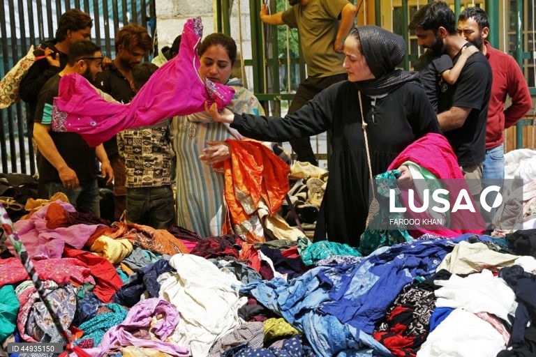 Índia: Mercado de rua em Srinagar