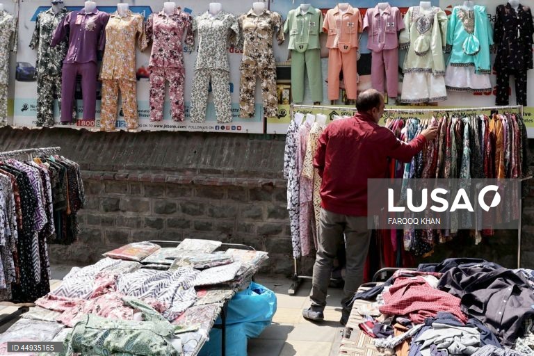 Índia: Mercado de rua em Srinagar