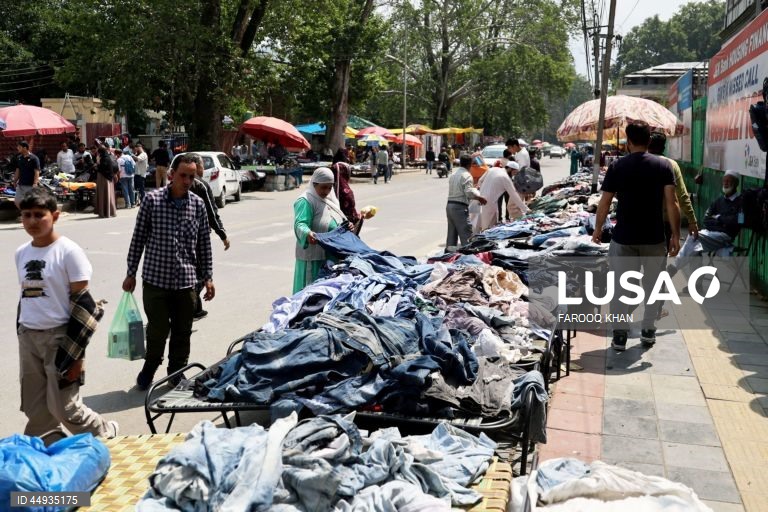 Índia: Mercado de rua em Srinagar