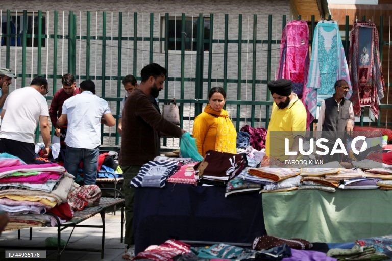 Índia: Mercado de rua em Srinagar