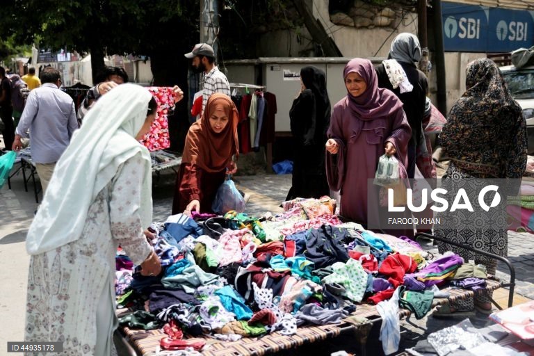 Índia: Mercado de rua em Srinagar