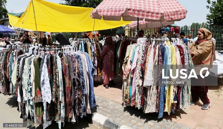 Índia: Mercado de rua em Srinagar