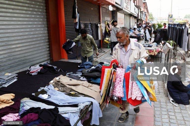 Índia: Mercado de rua em Srinagar