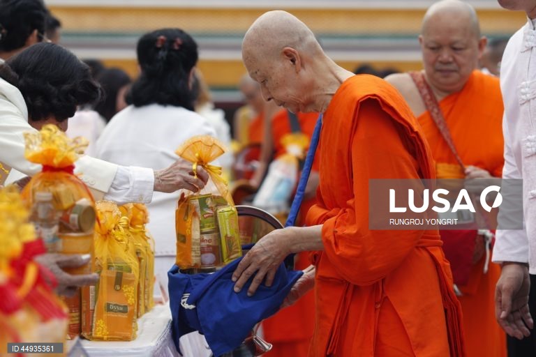Celebrações do Dia de Vesak (nascimento, iluminação e morte do Buda) no sudeste asiático