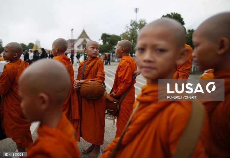 Celebrações do Dia de Vesak (nascimento, iluminação e morte do Buda) no sudeste asiático