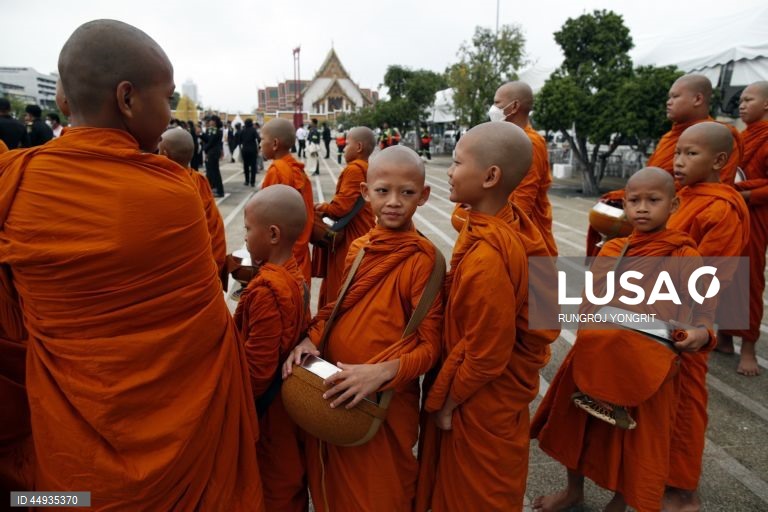 Celebrações do Dia de Vesak (nascimento, iluminação e morte do Buda) no sudeste asiático