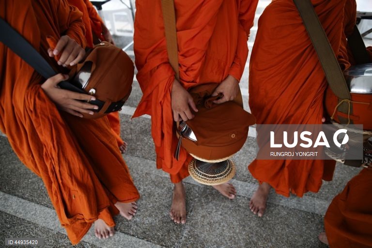 Celebrações do Dia de Vesak (nascimento, iluminação e morte do Buda) no sudeste asiático