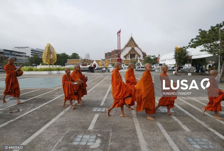 Celebrações do Dia de Vesak (nascimento, iluminação e morte do Buda) no sudeste asiático