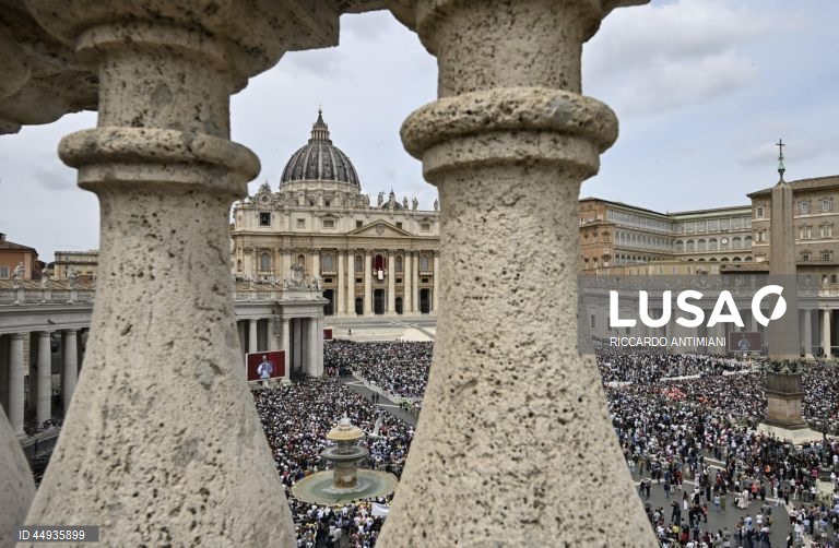 Vaticano: Papa Leão XIV preside à oração "Regina coeli"
