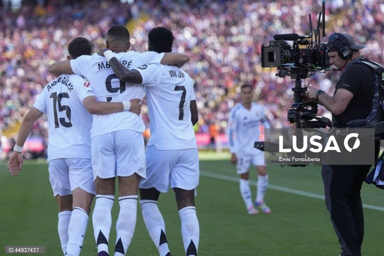 Futebol: Liga espanhola - FC Barcelona vs Real Madrid