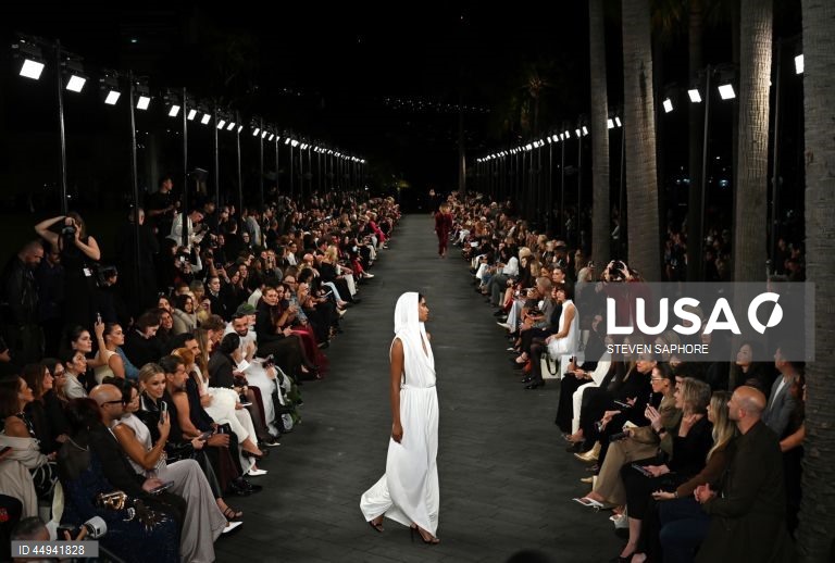 Semana da Moda Australiana - Carla Zampatti