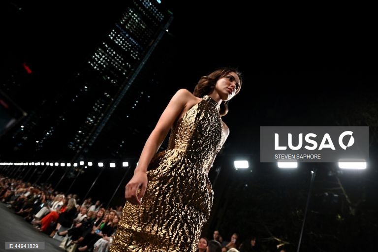 Semana da Moda Australiana - Carla Zampatti