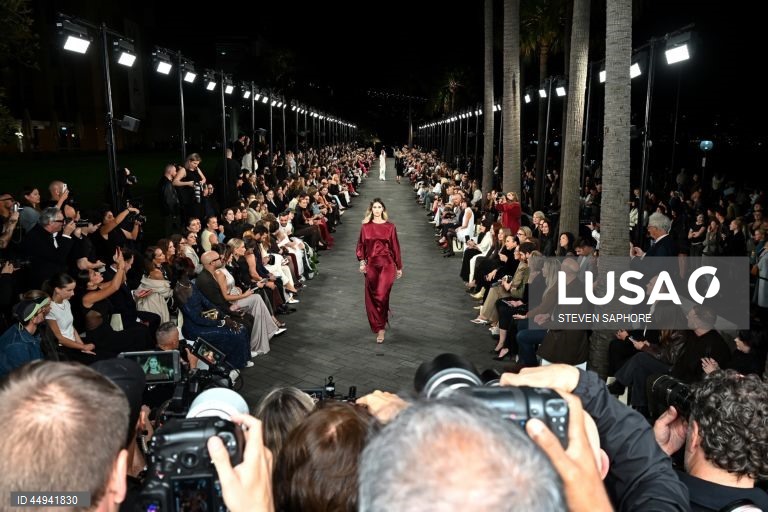 Semana da Moda Australiana - Carla Zampatti