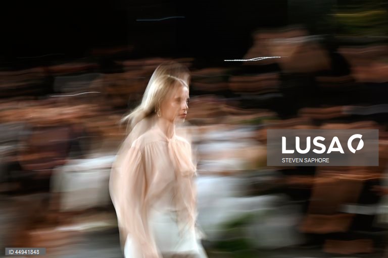 Semana da Moda Australiana - Carla Zampatti