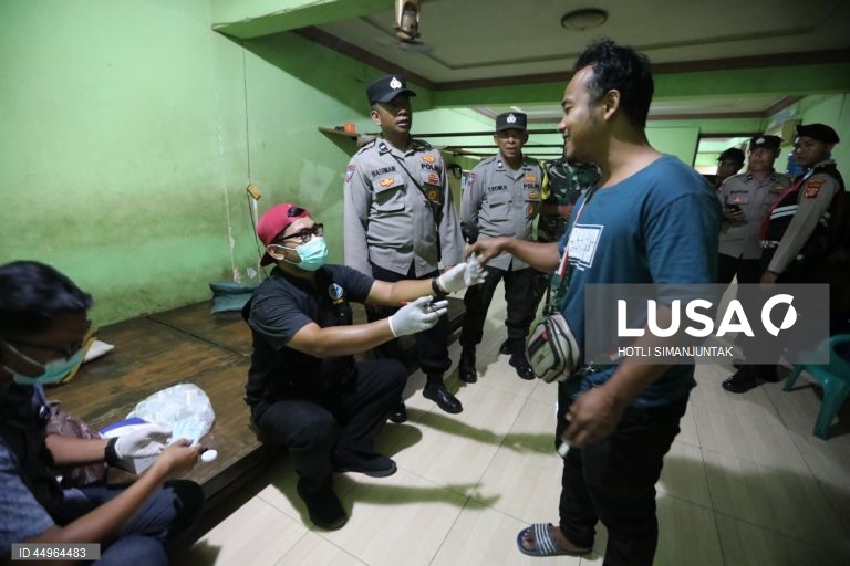 Indonésia: Testes aleatórios de drogas e VIH para a população local durante uma campanha antidroga em Banda Aceh