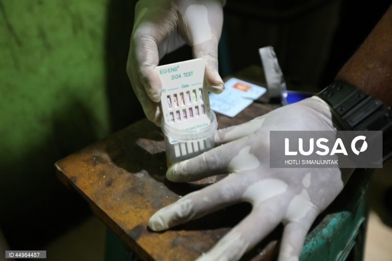 Indonésia: Testes aleatórios de drogas e VIH para a população local durante uma campanha antidroga em Banda Aceh