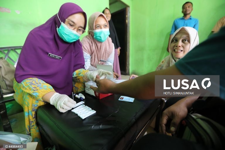 Indonésia: Testes aleatórios de drogas e VIH para a população local durante uma campanha antidroga em Banda Aceh