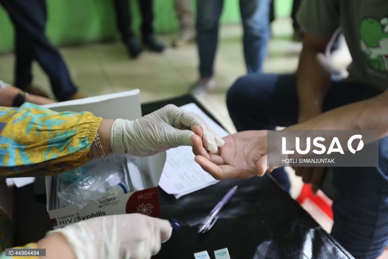 Indonésia: Testes aleatórios de drogas e VIH para a população local durante uma campanha antidroga em Banda Aceh