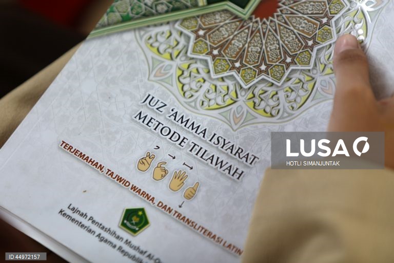 Escola indonésia ensina alunos a recitarem o Corão em língua gestual