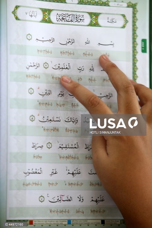 Escola indonésia ensina alunos a recitarem o Corão em língua gestual