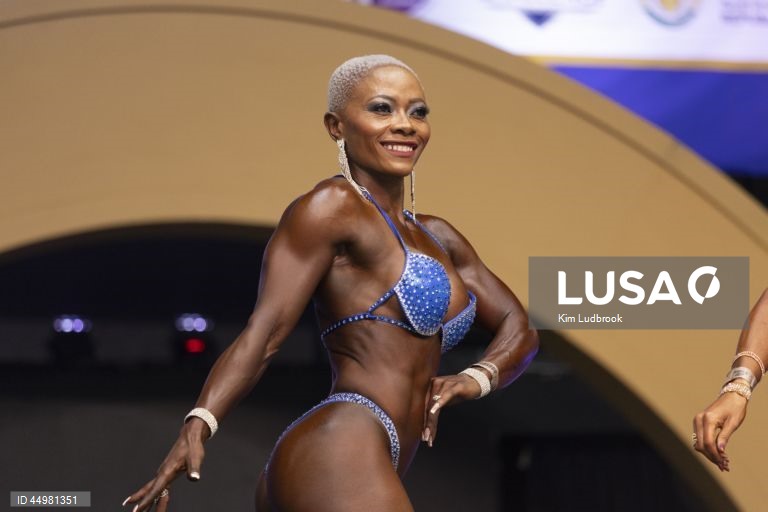 Concorrentes actuam no palco do Sunfest Africa Bodybuilding Championships, realizado em Pretória, África do Sul. No evento anual, os culturistas reúnem-se no Heartfelt Stadium para competir em várias categorias da sua disciplina.