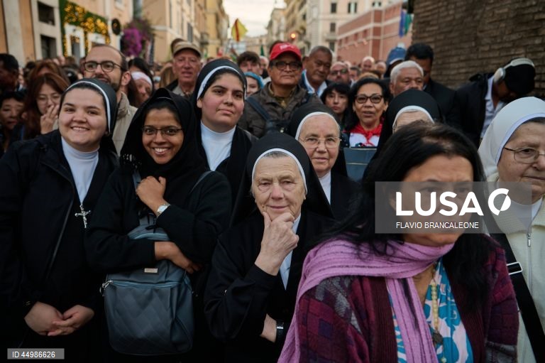 Roma: Primeira missa pública do Papa Leão XIV