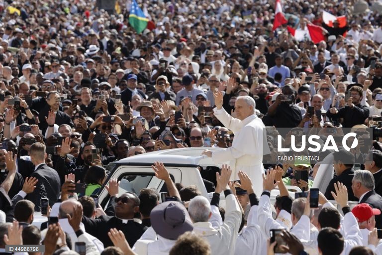 Roma: Primeira missa pública do Papa Leão XIV
