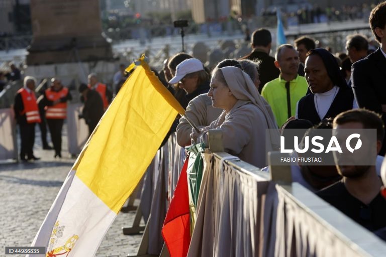 Roma: Primeira missa pública do Papa Leão XIV
