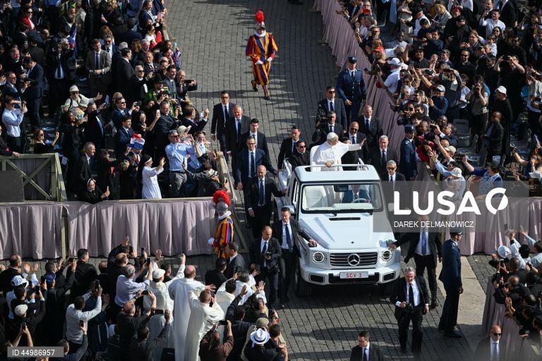 Roma: Primeira missa pública do Papa Leão XIV