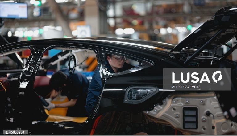 China: Fábrica de automóveis elétricos AVATR em Chongqing