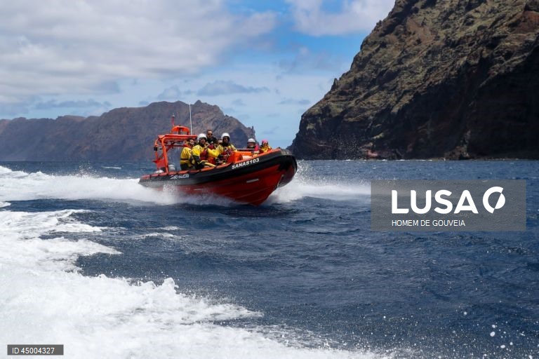 Visita à Reserva das Ilhas Desertas, por ocasião do seu 35º aniversário, Madeira, 20 de maio de 2025. A Reserva Natural das Ilhas Desertas, com uma área total de 12.586 hectares, é delimitada pela batimétrica dos 100 metros e inclui todas as ilhas e ilhéus. As Ilhas Desertas compreendem três ilhas: Ilhéu Chão, Deserta Grande e Bugio. HOMEM DE GOUVEIA/LUSA