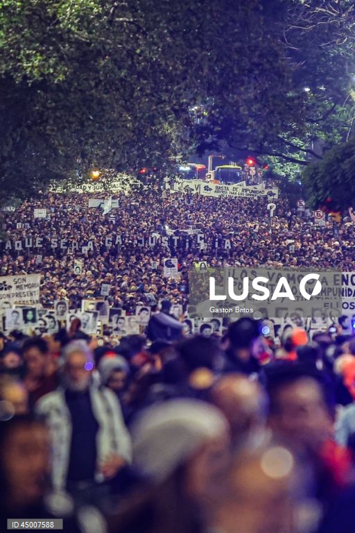 Uruguai: Marcha do Silêncio em Montevideo em memória dos desaparecidos na ditadura militar de 1974-1985