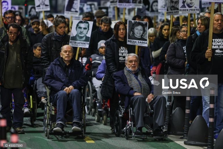 Uruguai: Marcha do Silêncio em Montevideo em memória dos desaparecidos na ditadura militar de 1974-1985