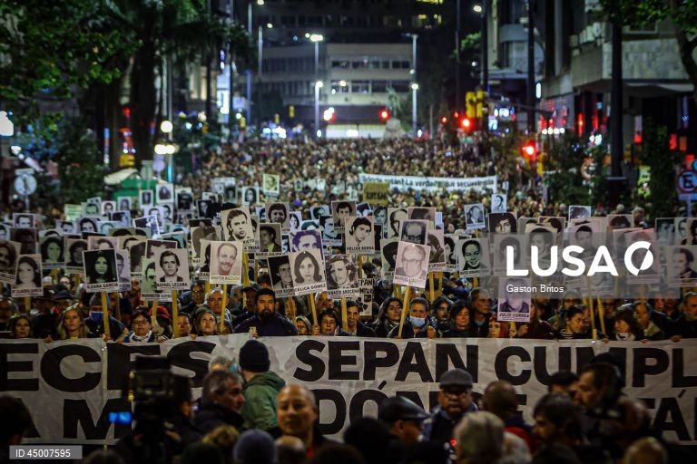 Uruguai: Marcha do Silêncio em Montevideo em memória dos desaparecidos na ditadura militar de 1974-1985