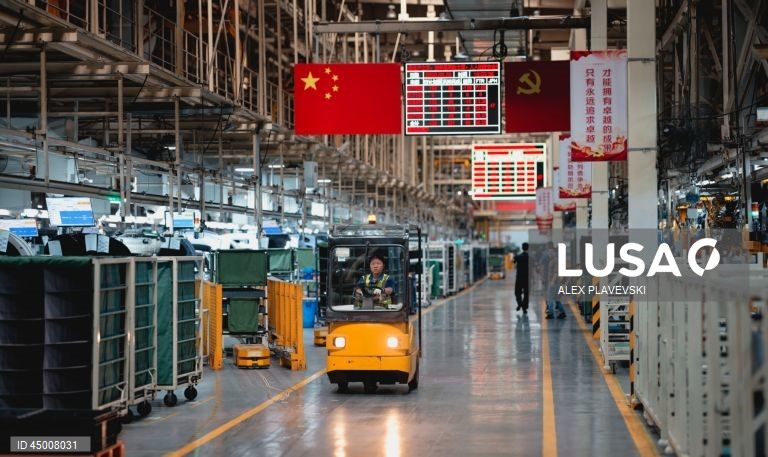 China: Fábrica de automóveis elétricos AVATR em Chongqing