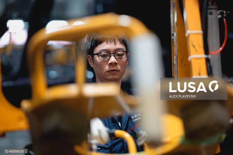 China: Fábrica de automóveis elétricos AVATR em Chongqing