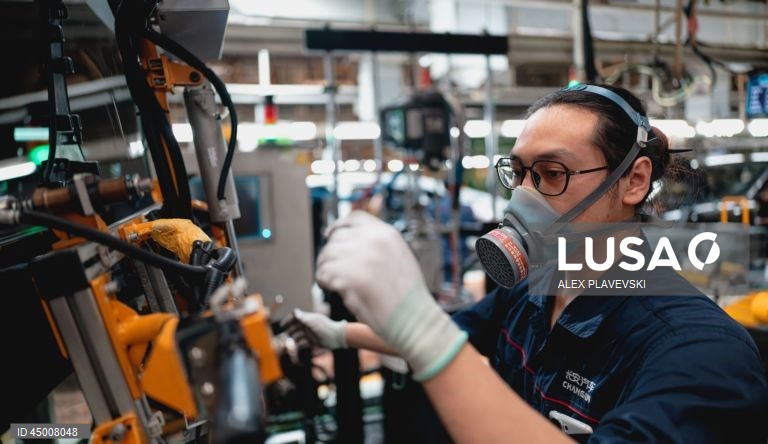 China: Fábrica de automóveis elétricos AVATR em Chongqing
