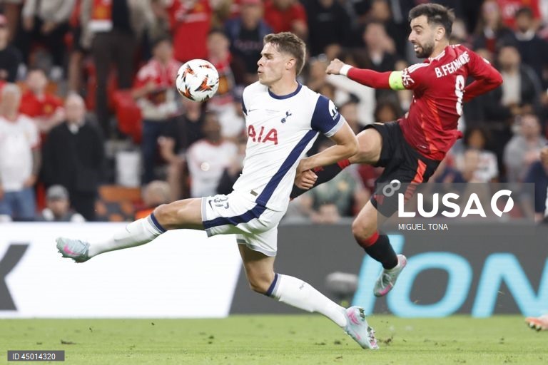O Tottenham conquistou hoje a Liga Europa em futebol, o seu primeiro troféu desde 2007/08, ao bater na final o Manchester United, do treinador português Ruben Amorim, por 1-0, assegurando um lugar na ‘Champions’ 2025/26.