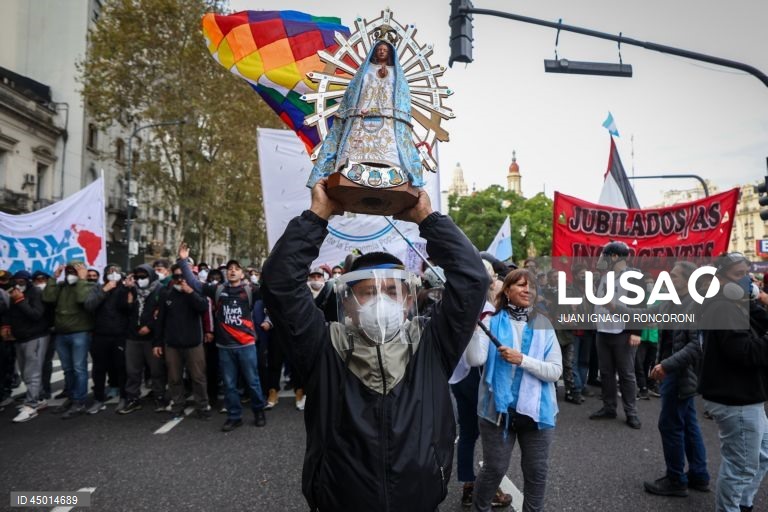 Argentina: Confrontos durante protesto de reformados em frente ao Congresso